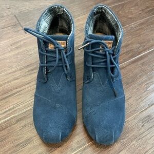 TOMS Desert Suede Wedge Booties- Sz 8.5‎
